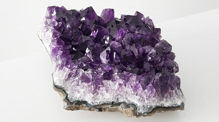 Amatista en Joyería: La Piedra Natural de la Paz y la Tranquilidad
